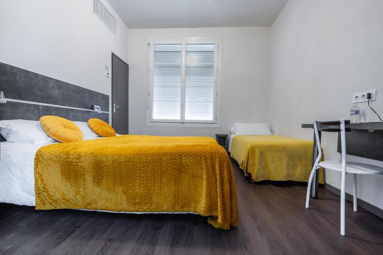 Hotel De La Gare Surgères Kültér fotó