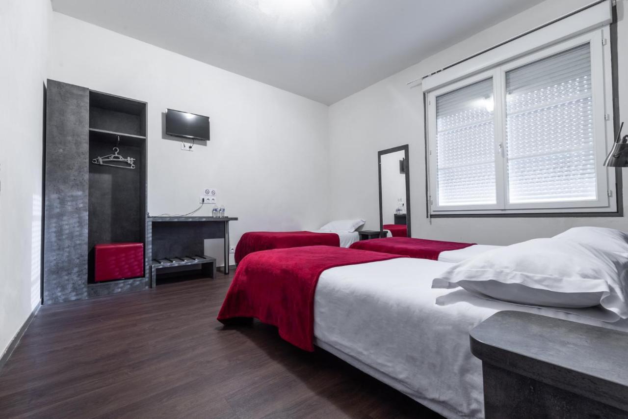 Hotel De La Gare Surgères Kültér fotó