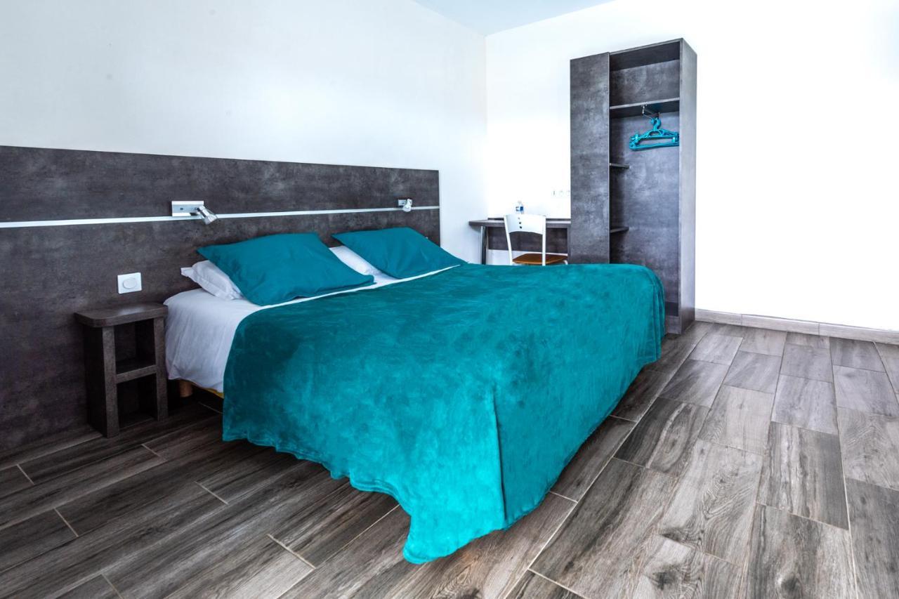 Hotel De La Gare Surgères Kültér fotó