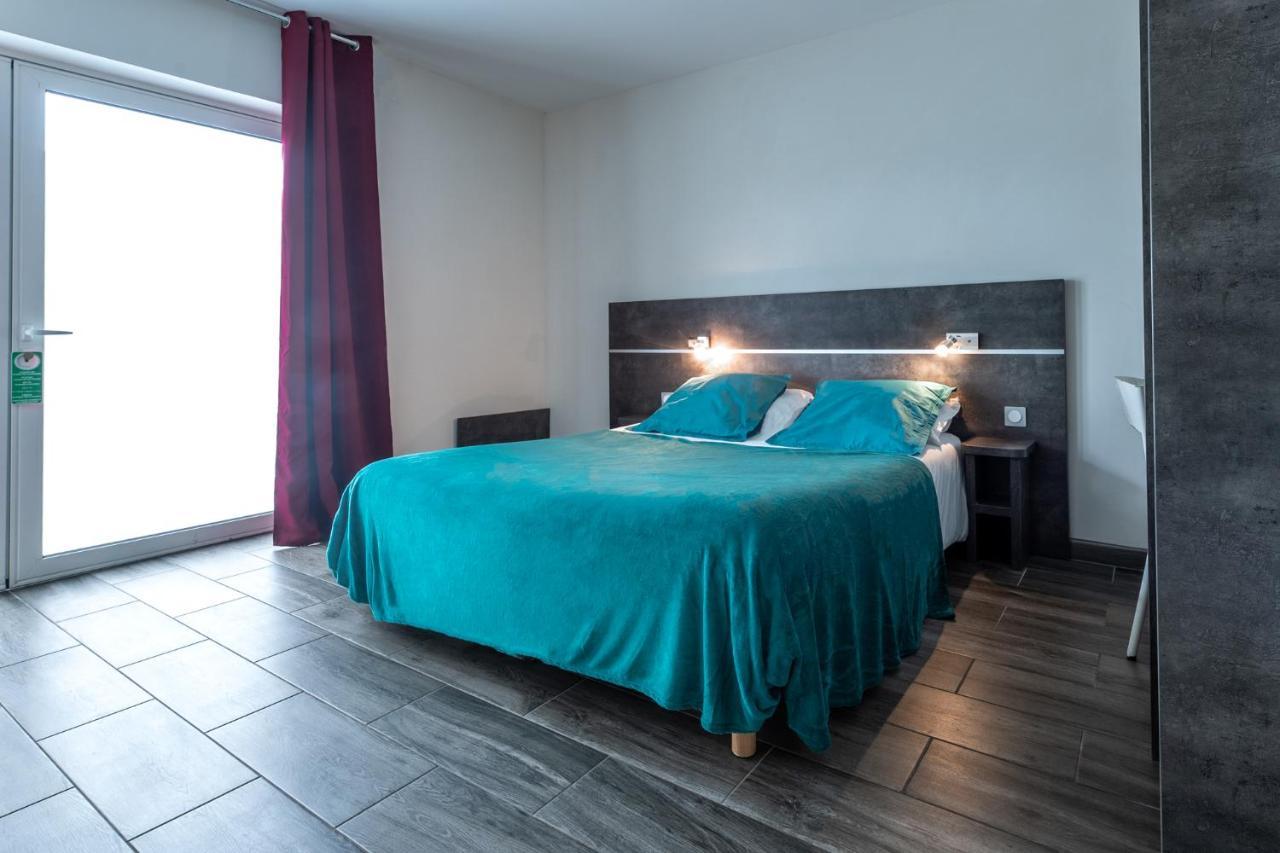 Hotel De La Gare Surgères Kültér fotó