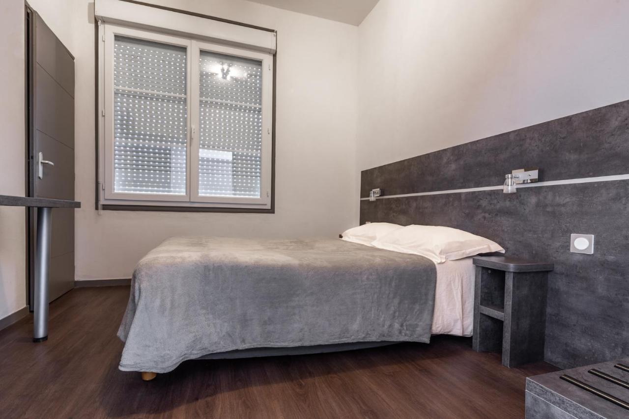 Hotel De La Gare Surgères Kültér fotó