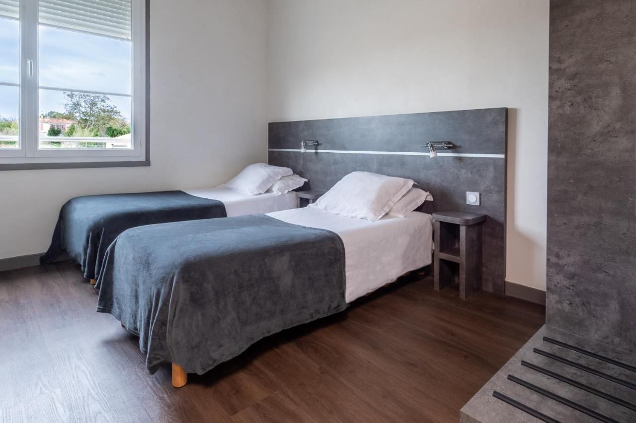 Hotel De La Gare Surgères Kültér fotó